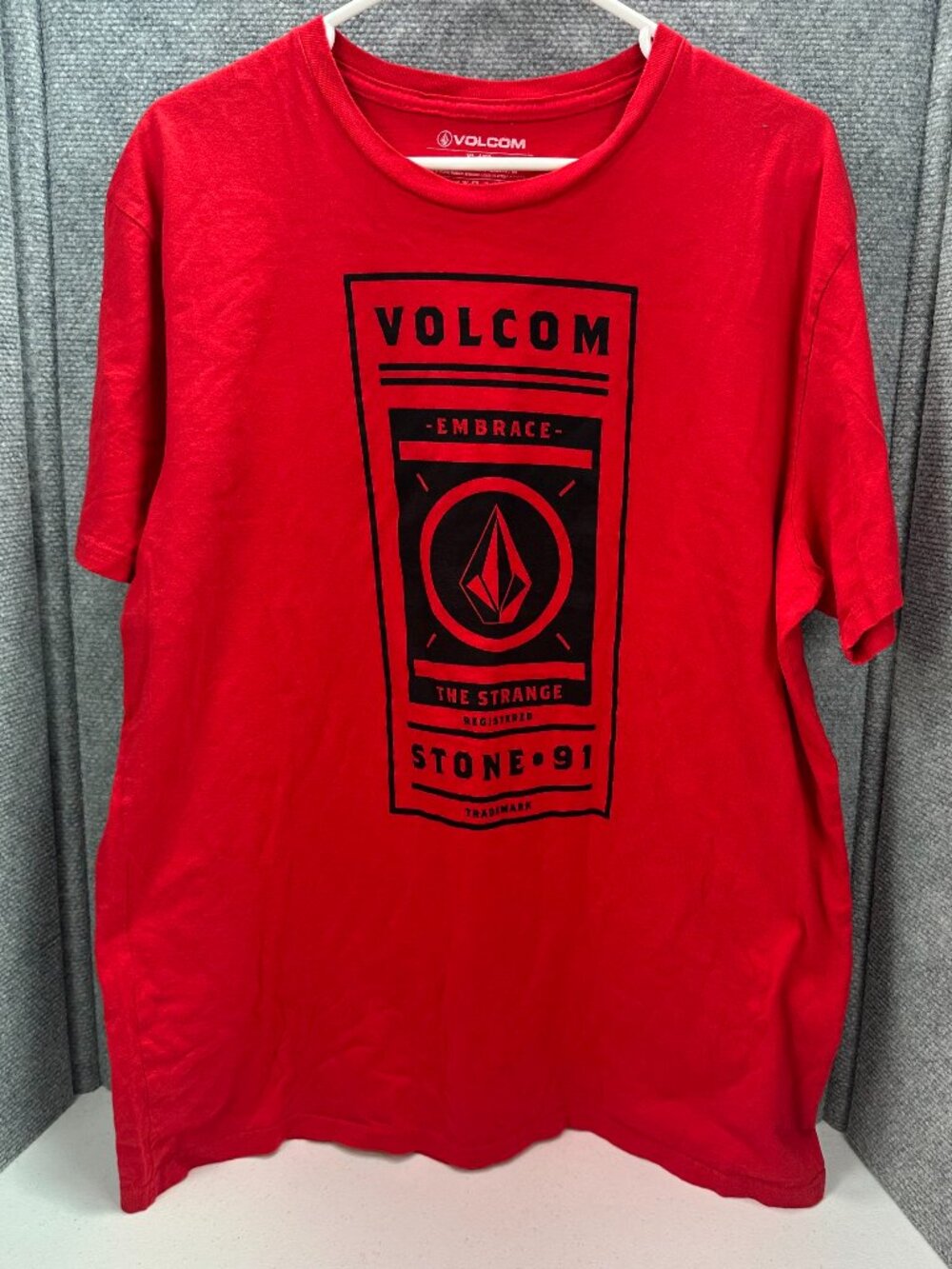 Volcom Stone 91 Embrace the Strange Red Graphic T-Shirt Men’s XL 100% Cotton
